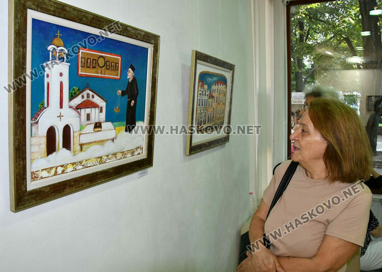 В Хасково представиха изложба „Цветовете на града“