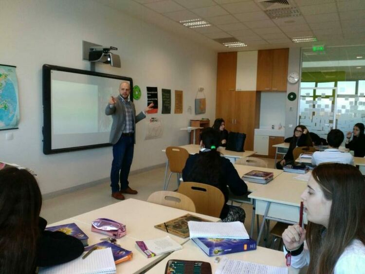 Колонка на редактора:Има ли сблъсък на генерациите в образованието в Кърджали?