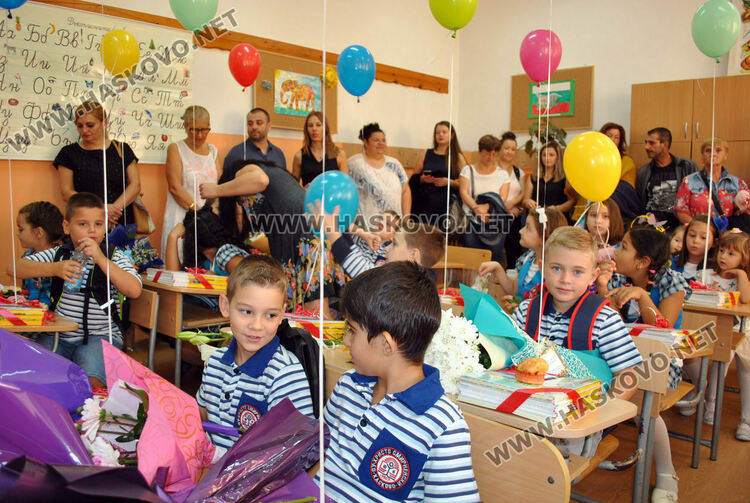 Търсят над 20 учители и двама зам.-директори в Хасковско 