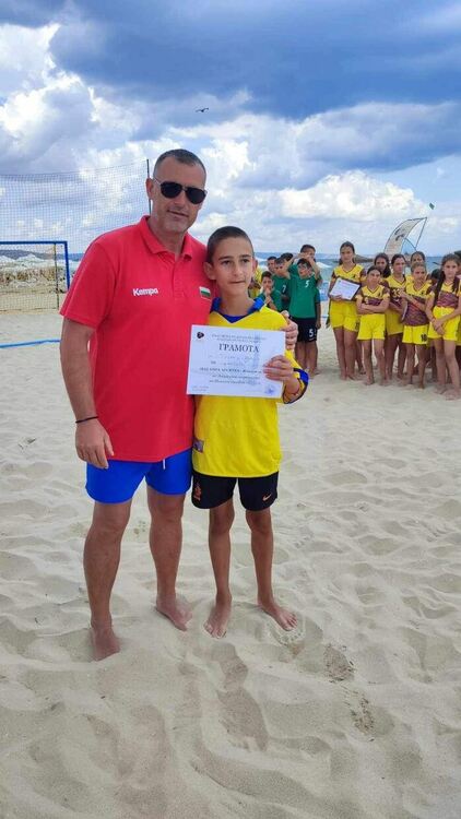 Младите хандбални надежди на “Асти” с бронзови медали от плажния шампионат