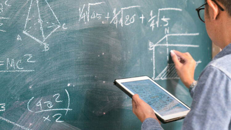 Засилено търсене на висшисти на трудовата борса в Кърджали, най-желани са учителите по математика