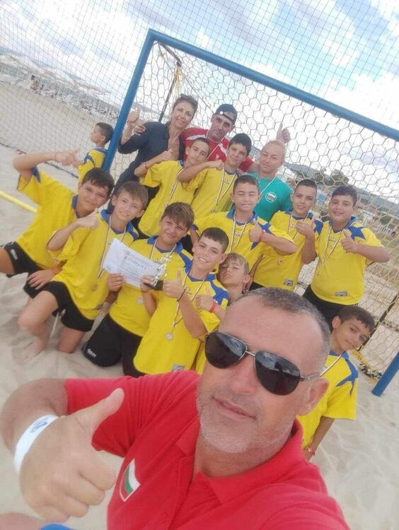 Младите хандбални надежди на “Асти” с бронзови медали от плажния шампионат
