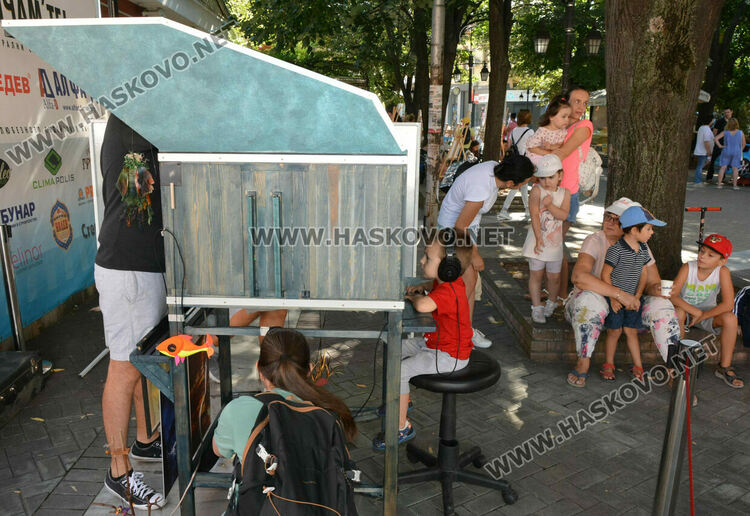 Представиха театрална миниатюра и минипленер за деца в Хасково