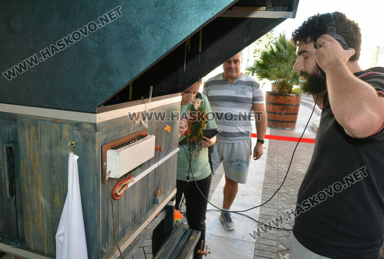 Представиха театрална миниатюра и минипленер за деца в Хасково