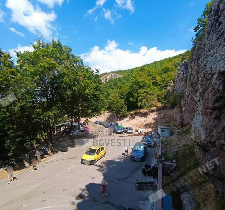 Нерегламентирано сметище се появи и на обвеяният със святост връх Дамбалъ