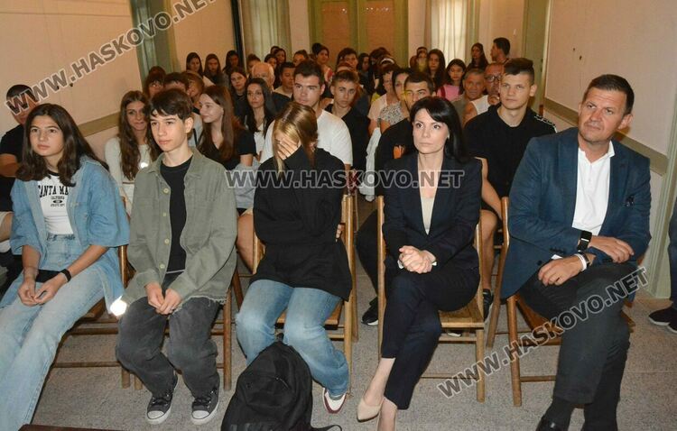 Младежи дебатираха последствията от Covid-19