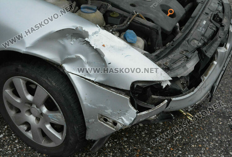 Две коли се разбиха в Хасково заради забранен завой