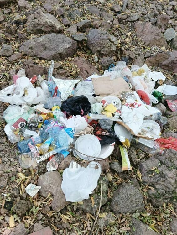 Нерегламентирано сметище се появи и на обвеяният със святост връх Дамбалъ