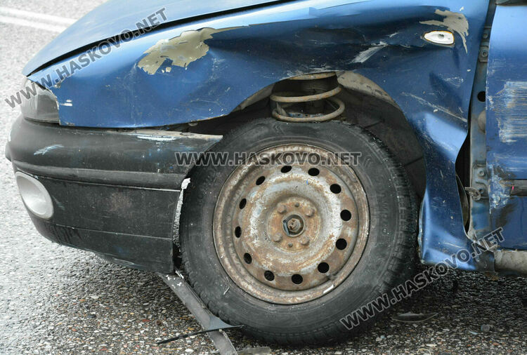 Две коли се разбиха в Хасково заради забранен завой