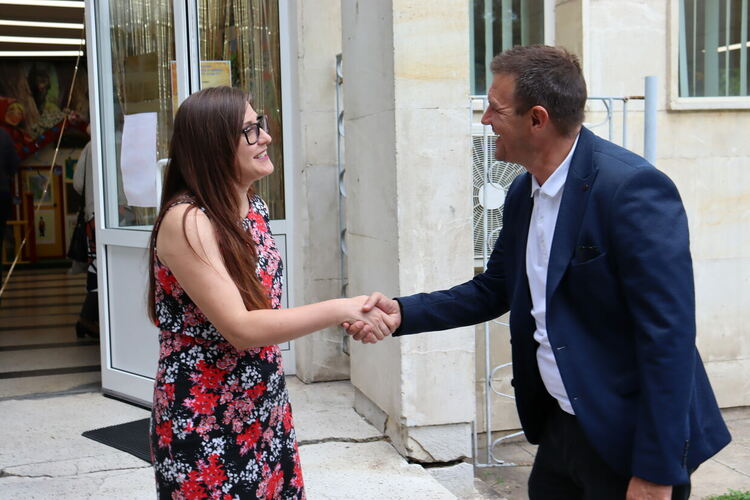 Представиха изложба „Весели моменти“ за първата година на школа „Амфитрита Арт“