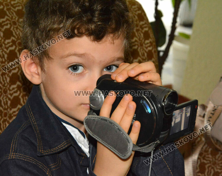 Млади художници от Хасково сътвориха 50-метрова рисунка