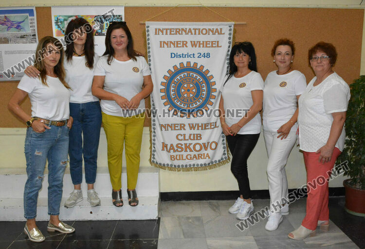 Млади художници от Хасково сътвориха 50-метрова рисунка