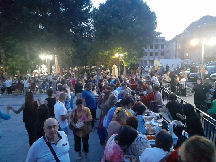 Автентичен фолклор, обичаи и родопски специалитети впечатлиха гостите на "Вечерта на Лясково" в Девин