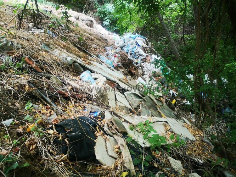 Сигнализираха за нерегламентирано сметище край Мандра