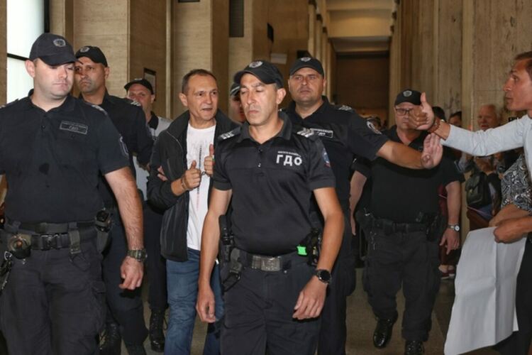 Божков иска по-лека мярка - парична гаранция или подписка