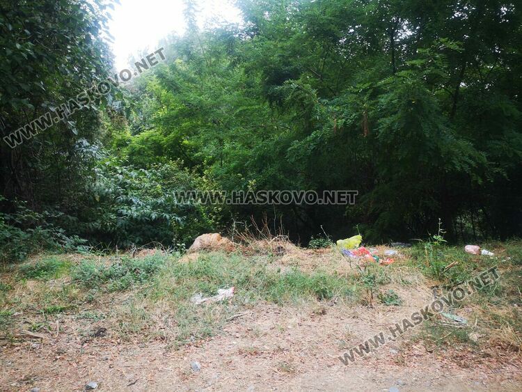 Сигнализираха за нерегламентирано сметище край Мандра