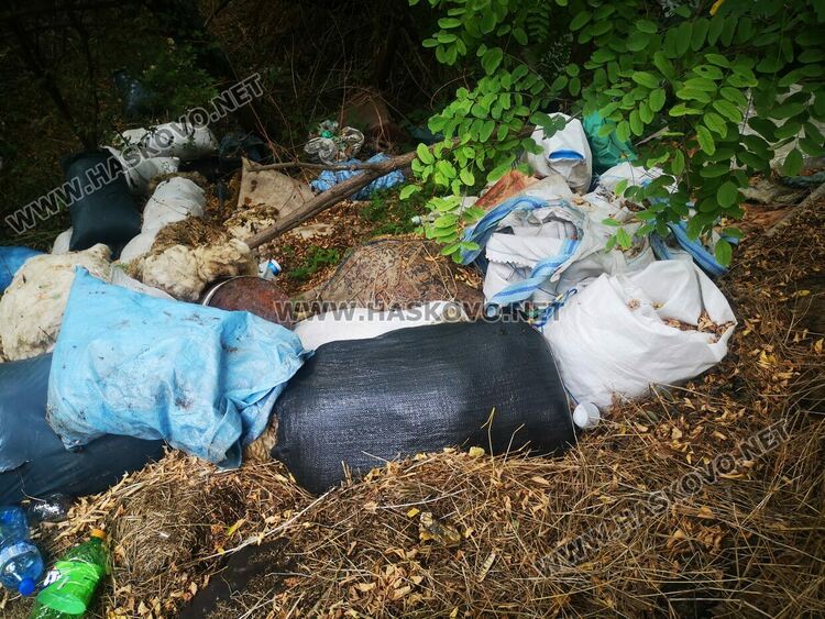 Сигнализираха за нерегламентирано сметище край Мандра