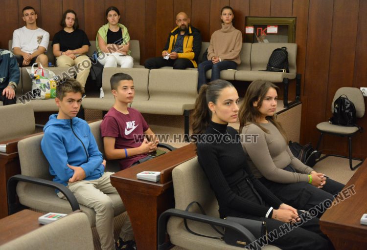 Дискутираха преодоляването на неравенствата като ефект върху младежите и уязвимите групи