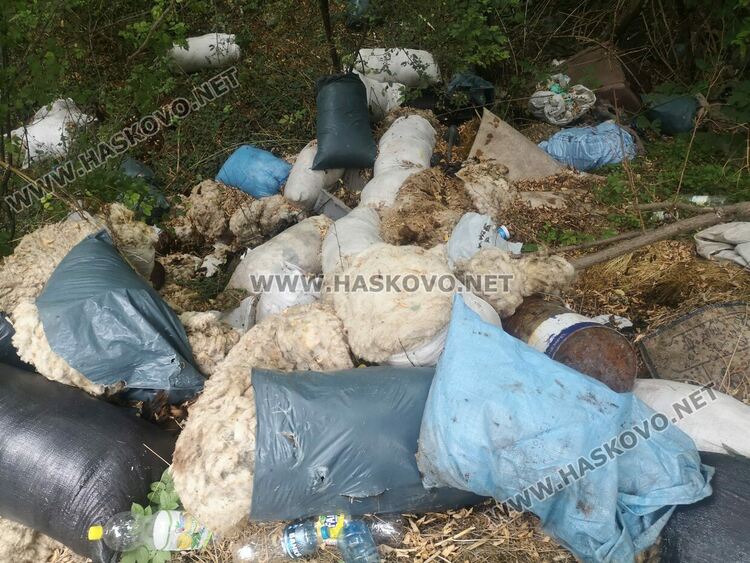 Сигнализираха за нерегламентирано сметище край Мандра