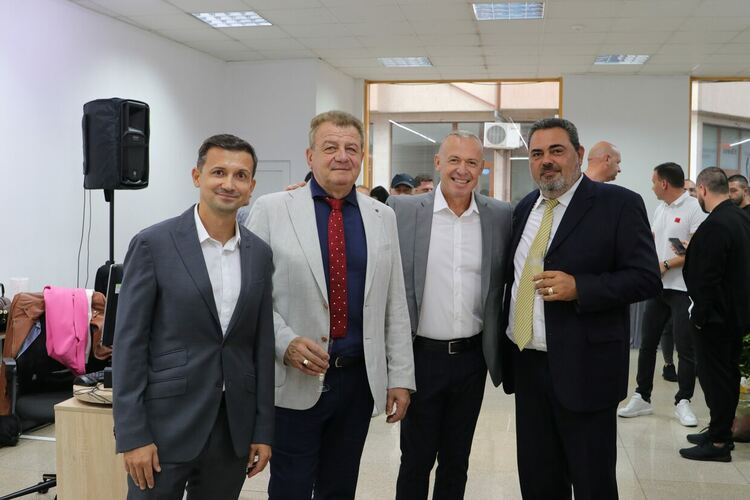 „Спаси Хасково“ откри офиса си с водосвет за здраве