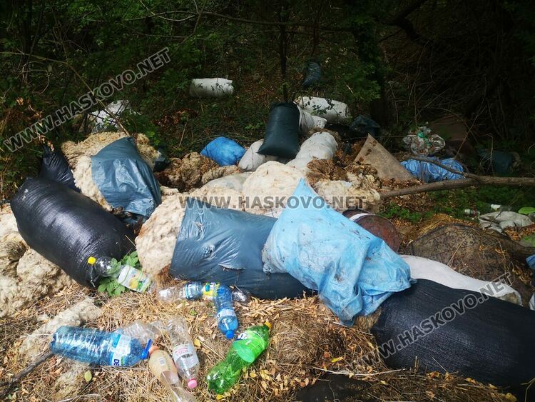 Сигнализираха за нерегламентирано сметище край Мандра