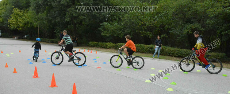 Деца показаха майсторско управление на велосипеди в „Кенана”