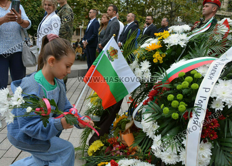 Голямо хоро, цветя и концерт в Хасково за 138 г. от Съединението