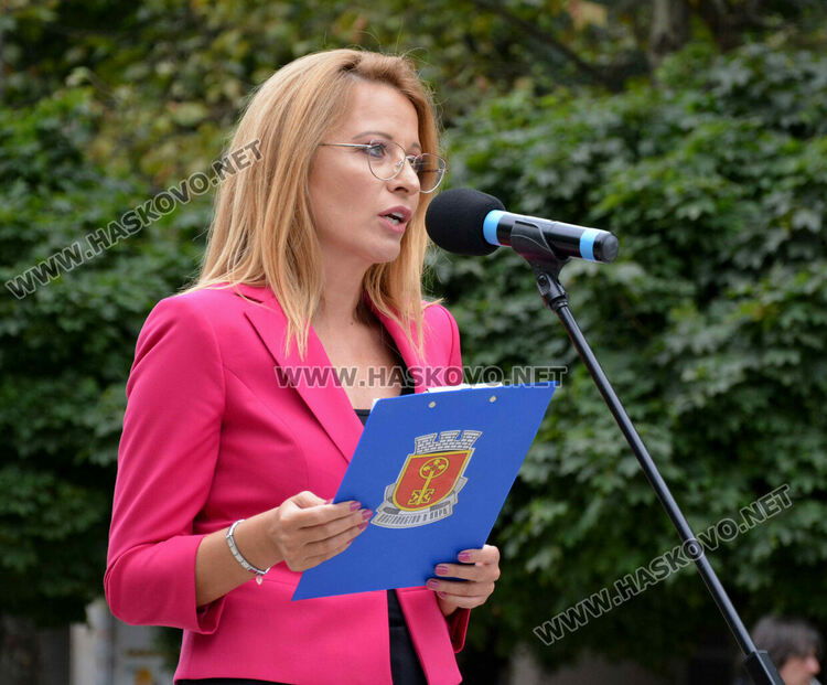 Голямо хоро, цветя и концерт в Хасково за 138 г. от Съединението