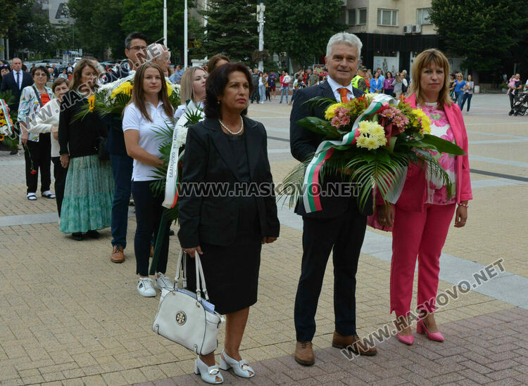 Голямо хоро, цветя и концерт в Хасково за 138 г. от Съединението
