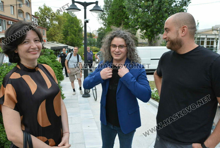 Хор „Родна песен“ и Камерен оркестър Хасково огласиха подхода към монумента „Света Богородица“