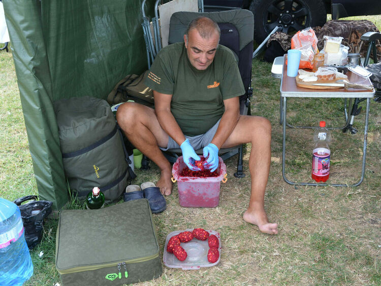  Шаранджии мерят сили на турнир по спортен риболов край с. Горски извор