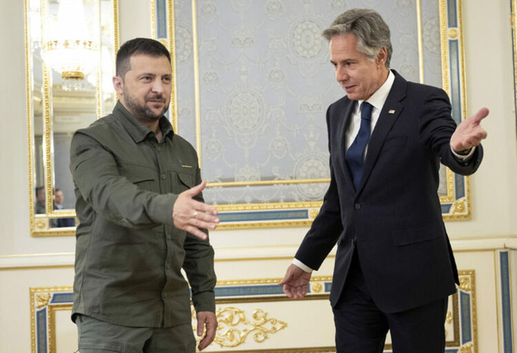 Западни издания коментират изненадващото посещение на Блинкън в Киев