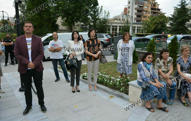 Хор „Родна песен“ и Камерен оркестър Хасково огласиха подхода към монумента „Света Богородица“