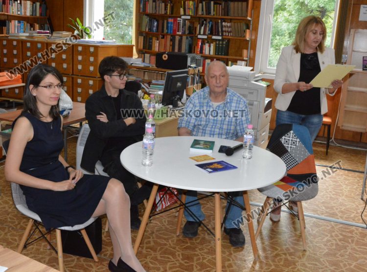 Мария Русева,  Бюрхан Керим, Димитър Шалапатов и Анна Щилянова - директор на Регионалната библиотека