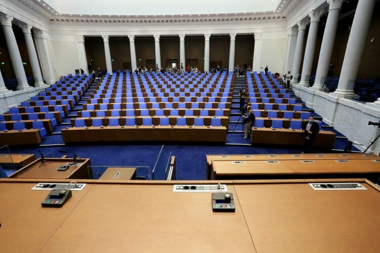 Неофициално: Парламентът спира работа за две седмици преди местния вот