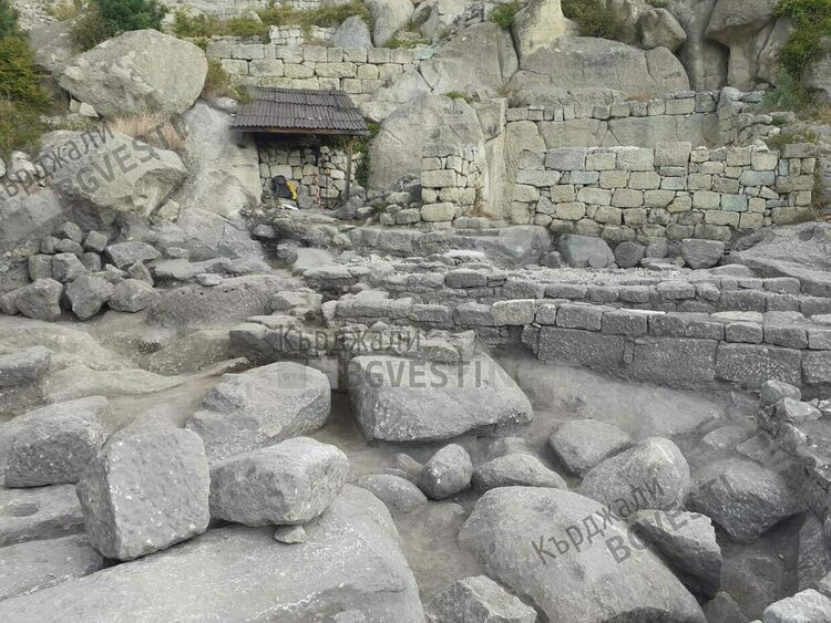 Проф.Николай Овчаров обяви края на тазгодишния археологически сезон на Перперикон