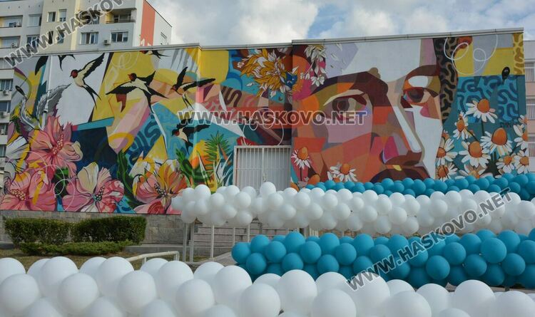 Представиха най-големия стенопис на училище за 50 г. от създаването на „Шандор Петьофи“