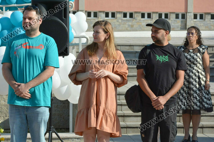 Представиха най-големия стенопис на училище за 50 г. от създаването на „Шандор Петьофи“