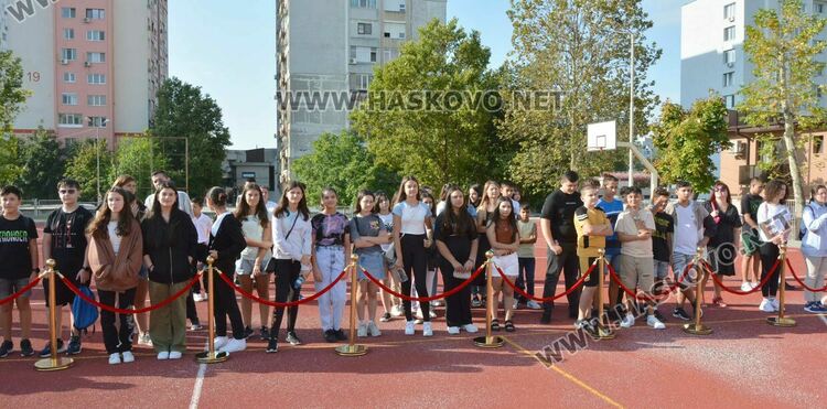 Представиха най-големия стенопис на училище за 50 г. от създаването на „Шандор Петьофи“