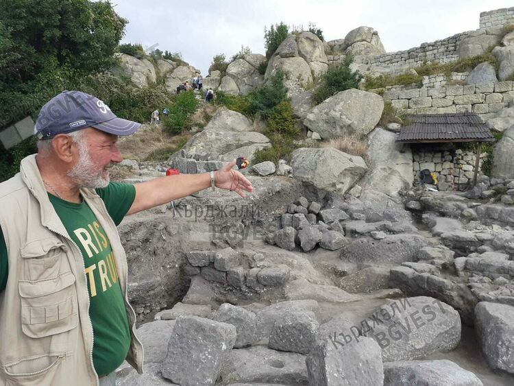 Проф.Николай Овчаров обяви края на тазгодишния археологически сезон на Перперикон