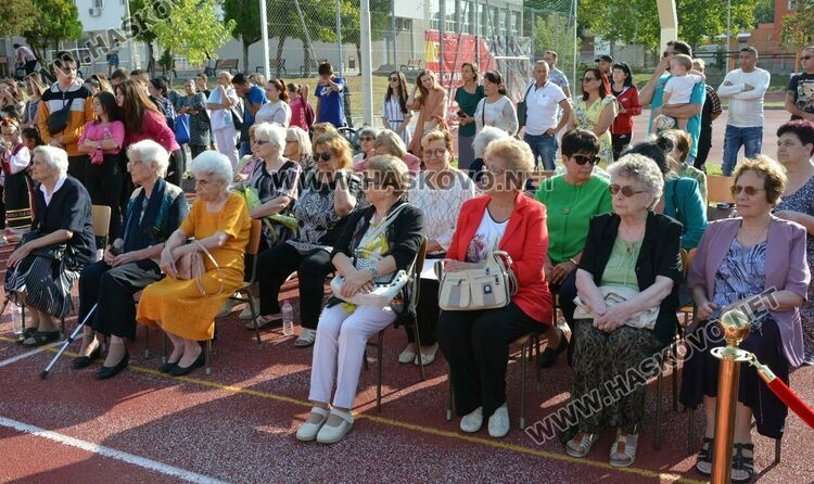 Представиха най-големия стенопис на училище за 50 г. от създаването на „Шандор Петьофи“