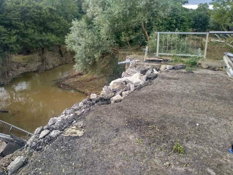 Разрушиха напълно моста на основния път между Царево и Ахтопол