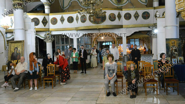 Празнична литургия за Рождество Богородично в Деня на Хасково