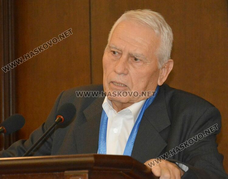 Д-р Делчо Каравасилев стана почетен гражданин на Хасково, д-р Митко Василев - с почетен знак 