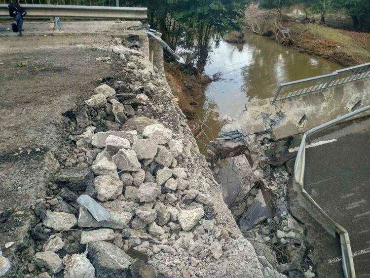 Разрушиха напълно моста на основния път между Царево и Ахтопол