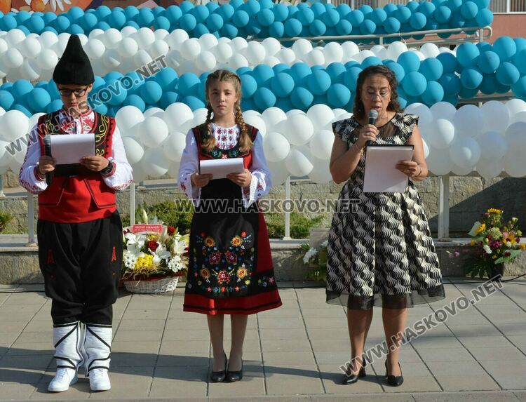 Представиха най-големия стенопис на училище за 50 г. от създаването на „Шандор Петьофи“