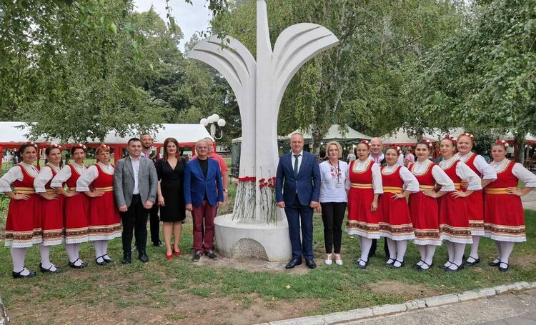 Празникът на тракийската музика започна, но днес до тъмно - без хорà