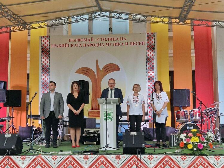 Празникът на тракийската музика започна, но днес до тъмно - без хорà