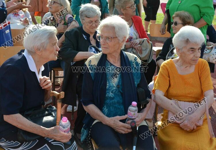 Представиха най-големия стенопис на училище за 50 г. от създаването на „Шандор Петьофи“