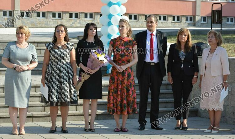 Представиха най-големия стенопис на училище за 50 г. от създаването на „Шандор Петьофи“